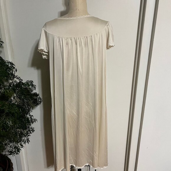 Vintage SHADOWLINE Nylon Nightgown with Lace and Embroidery Size Large - Picture 6 of 10